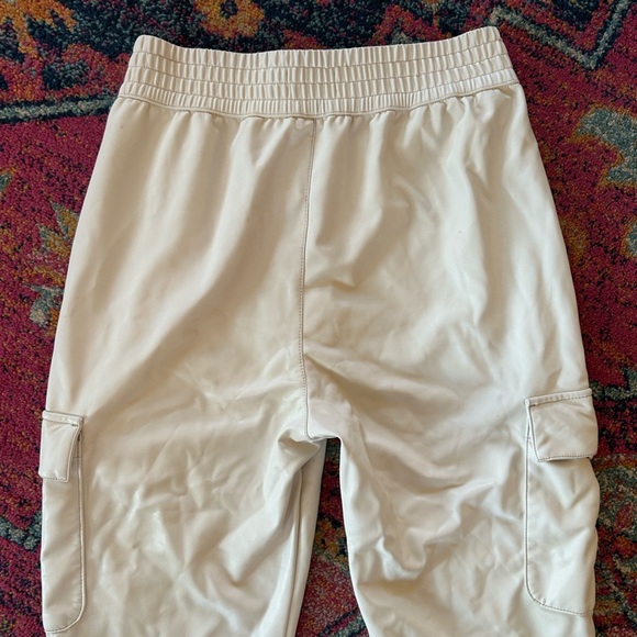 Abercrombie & Fitch | Women's Cream Faux Leather Pull On Cargo Jogger Pants sz M - Picture 7 of 13